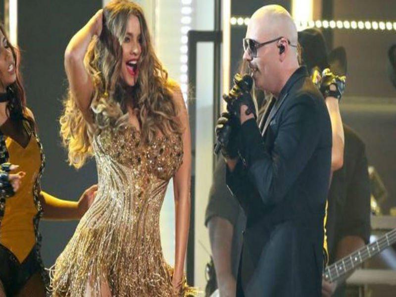 ¡Superhot! Sofía Vergara bailó El Taxi en  los Grammy [VIDEO]