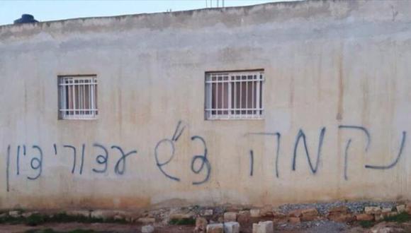 Judíos lanzan dos granadas contra casa palestina y la pintarrajean