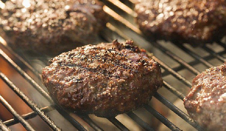 Receta: Cómo hacer una hamburguesa casera [VIDEO]