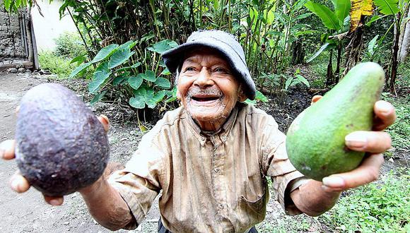 Hombre considerado el más longevo del Perú cobra por primera vez subvención de Pensión 65