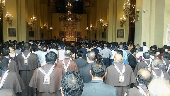 Cientos de fieles despiden la Semana Santa en la Catedral de Lima (FOTOS y VIDEO)