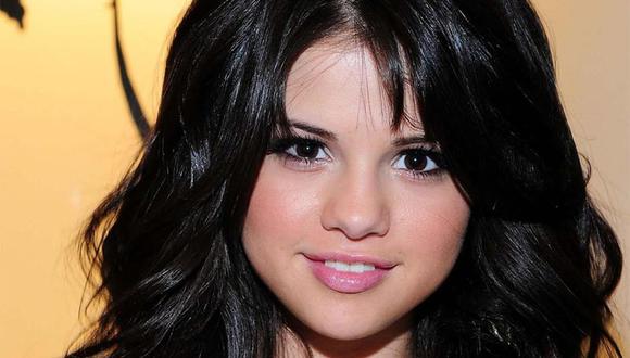 'Hackean' cuenta de Twitter y Facebook de Selena Gómez para atacar a Justin Bieber