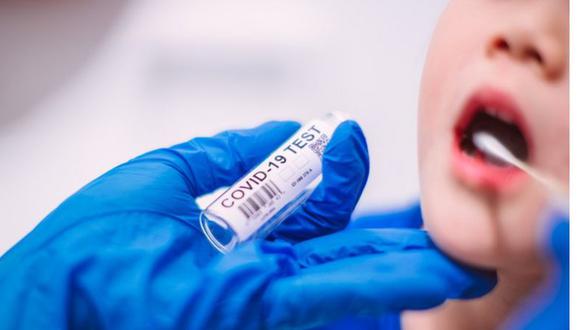 Pfizer y BioNTech, de Estados Unidos y Alemania respectivamente, han iniciado ensayos clínicos contra el COVID. Reclutaron más de 2.000 niños de entre 12 y 15 años en un ensayo (Foto: GETTY)