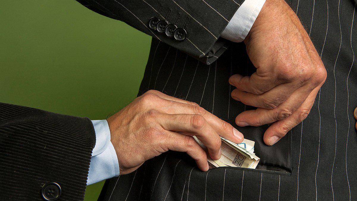 Suspenden a trabajador de Fiscalía por cobrar coima a cambio de archivar un caso