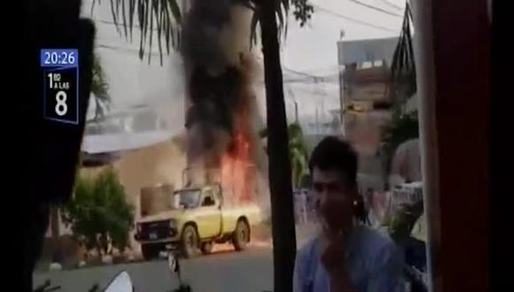 Tarapoto: camioneta ardió en llamas con equipos de fumigación: (Foto: captura de pantalla)