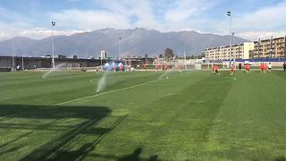 ​Perú vs. Chile: Aspersores interrumpen último entrenamiento de la blanquirroja [VIDEO]