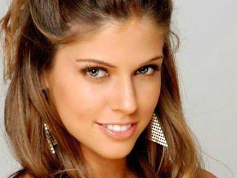 Stephanie Cayo debuta en la música con su primer sencillo "Llegaré"