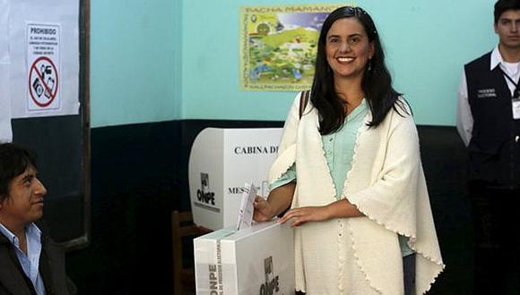 Elecciones 2016: Verónika Mendoza fue a votar y se olvidó su DNI    
