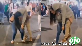 Viral: Mujer carga a su novio porque él no puede caminar tras pasarse de copas