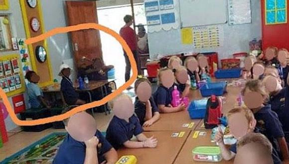 Maestra divide a sus alumnos por el color de piel, envía foto y es suspendida (FOTO)