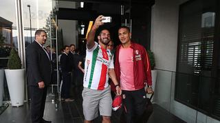 Perú vs. Chile: Hinchas se desesperan por Paolo Guerrero a la salida de hotel   