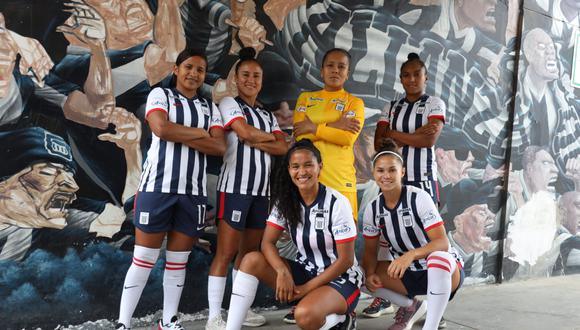 Alianza Lima le brindó su primer contrato profesional a siete futbolistas del equipo femenino. (Foto: Alianza Lima)