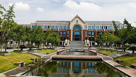 China: su mejor universidad solo dará títulos a quien sepa nadar 