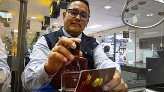 Perú ya no sellará pasaportes para vuelos internacionales, anunció Migraciones