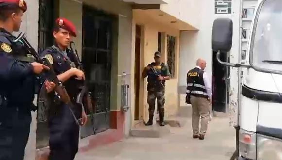 La droga, que estaba empaquetada y comprimida en 851 paquetes, fue trasladada a la sede de la Dirandro de San Isidro. (Foto captura)