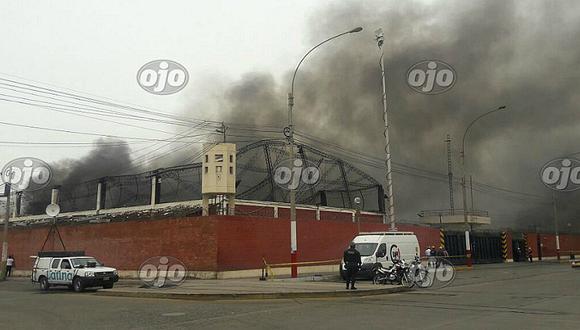 Callao: se reaviva el fuego en fábrica y 20 mil personas están expuestas al humo (VIDEO)