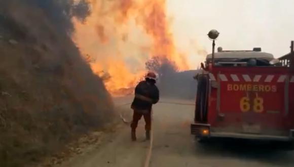 Apurímac: en su intento de sofocar las lenguas de fuego, los bomberos perdieron parte de su equipo y herramientas. (Foto: Captura de video)