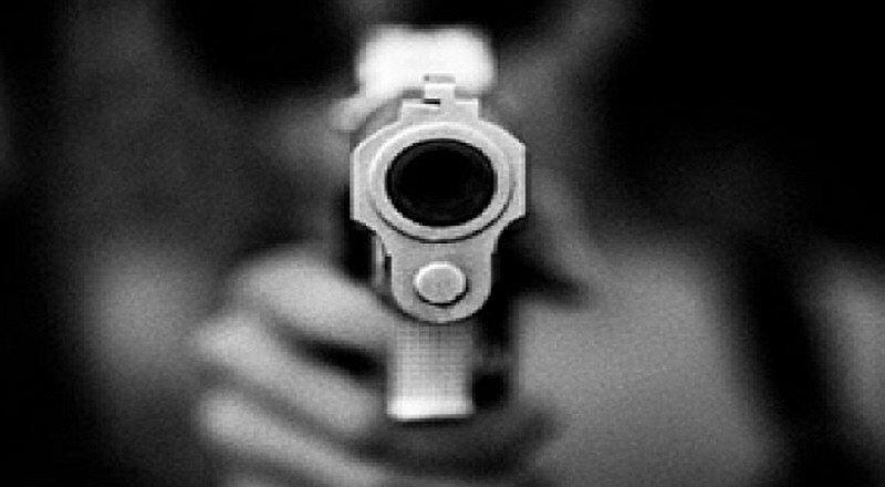 Niña de tan solo tres años le dispara a su madre y la deja grave 