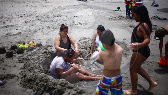 Chorrillos: bañistas acuden a playa Agua Dulce a pesar que es calificada como no saludable