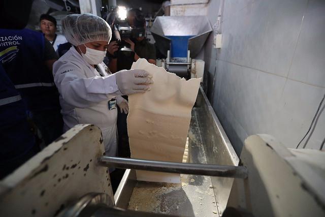 Mira cómo preparaban las pastas en fábrica clandestina (FOTOS)