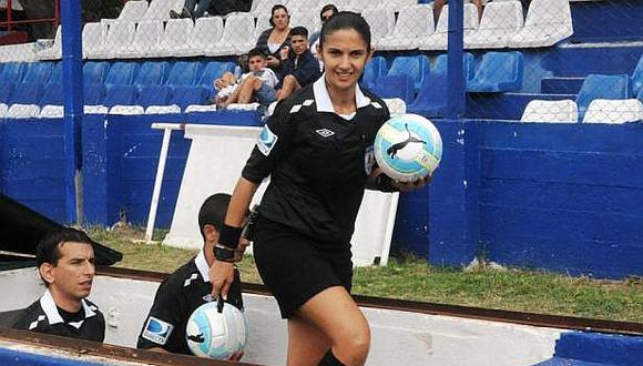 Árbitra Claudia Umpiérrez entrará el domingo en historia de fútbol uruguayo 