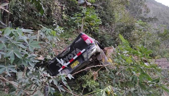 Puno: la unidad perteneciente a la empresa América Qumir Perú SAC cayó a un abismo de 100 metros y terminó sumergida en el río Tunquimayo. (Foto: PNP)
