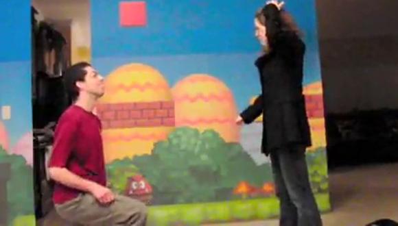 Video: Joven pide matrimonio a su novia al estilo Mario Bros