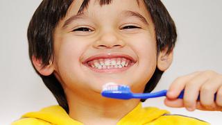 Siga estos consejos útiles para proteger la dentadura de los niños