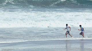 ​Olas gigantes azotan la costa peruana [FOTOS]