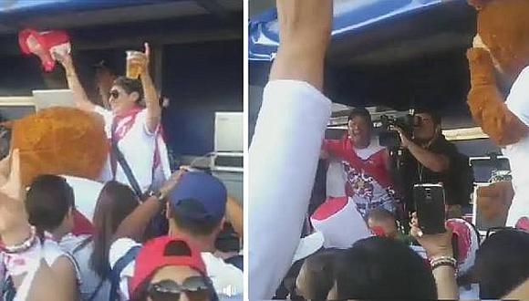 Peruanos arman tonazo afuera del estadio al ritmo de Tony Rosado