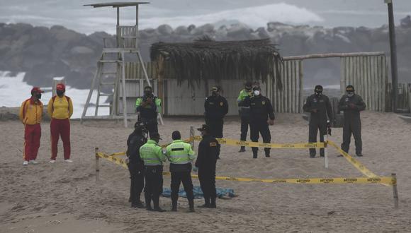 Se confirma que el cuerpo hallado en la playa La Escondida km 46.2 (al lado del Club El Bosque) es del piloto Jose Molla (español) ocupante de la avioneta perdida en san bartolo el pasado 18 de agosto.
Fotos: Andrés Paredes / @photo.gec