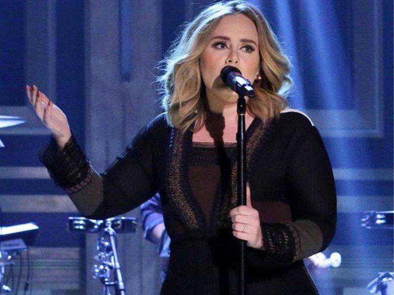 ¡Qué pasó! Adele se olvidó de la letra en pleno concierto [VIDEO]