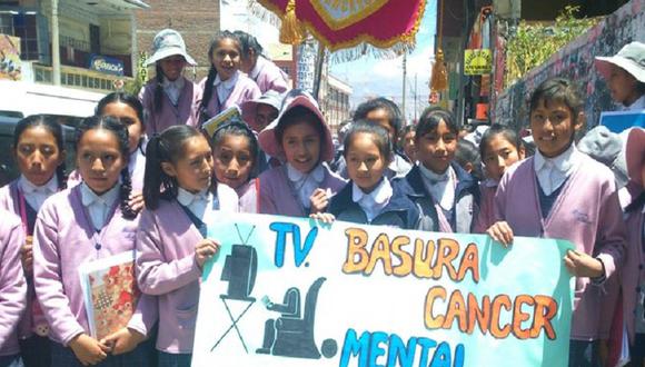 Emprenden campaña: 'Chapa tu libro  y apaga la TV basura' en Huancayo  