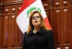 Mercedes Aráoz jura como presidenta del Perú pese a que Congreso ya fue disuelto 