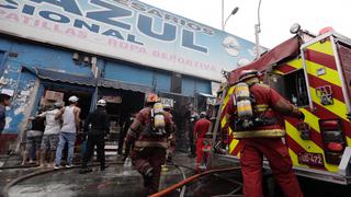 Incendio se registra en pleno Centro de Lima cuando todos realizan compras por Navidad