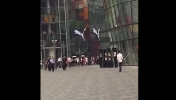 China: Hombre mata con una katana a mujer en centro comercial [VIDEO] 