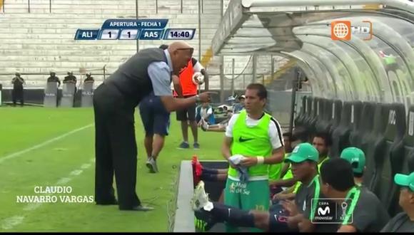 Josimar Atoche tira la camiseta de Alianza Lima al piso y... no pasa nada [VIDEO]