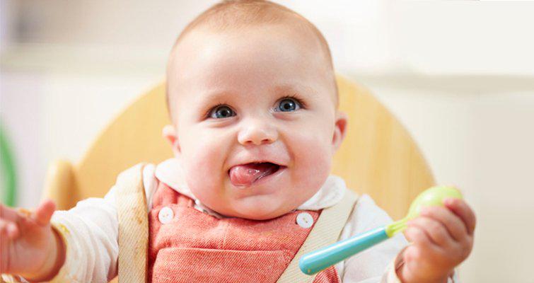 ¿A partir de que edad le puedo dar comida a mi bebé?