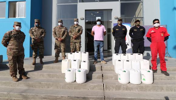 Piura: entregan 540 litros de alcohol a las Fuerzas Armadas, PNP y bomberos.