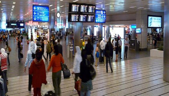 Mujer se suicida en el aeropuerto tras perder un vuelo