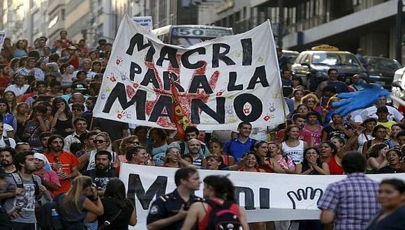 Empleados públicos argentinos están en huelga por despidos masivos de Macri 