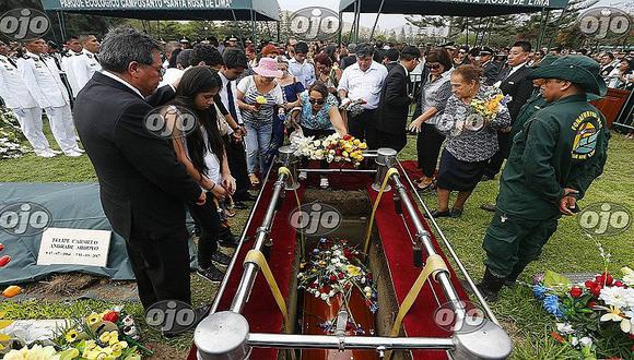 ¡Le dieron el último adiós! Valeroso PNP muerto por ratero recibió honores (FOTOS)