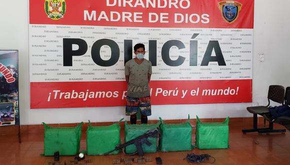 Madre de Dios: Durante te operativo antidrogas, agentes de la Dirandro decomisaron un cargamento de droga en la jurisdicción del Parque Nacional Bahuaja Sonene tras un enfrentamiento armado, donde se detuvo a Lorenzo Ponce Valero (46). (Foto PNP)