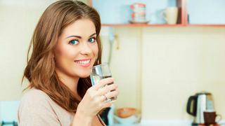 ¡Más vitalidad! 5 consejos para beber más agua en el trabajo
