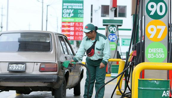 “El precio al que Petroperú vende a las estaciones afiliadas se va a mantener para los transportistas que compren en dichas estaciones”, dijo el titular del Minem. (Foto: GEC)