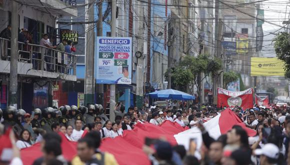 Empresarios y trabajadores de Gamarra cesan sus actividades y marchan pidiendo seguridad. (Fotos: Hugo Pérez/GEC)