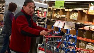 Alejandro Toledo y el producto que no pasó desapercibido mientras hacia compras (FOTO)