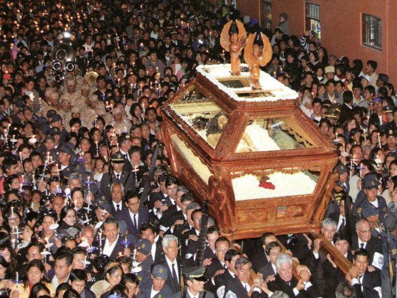 Semana Santa: Cientos de fieles participan en procesión en Ayacucho