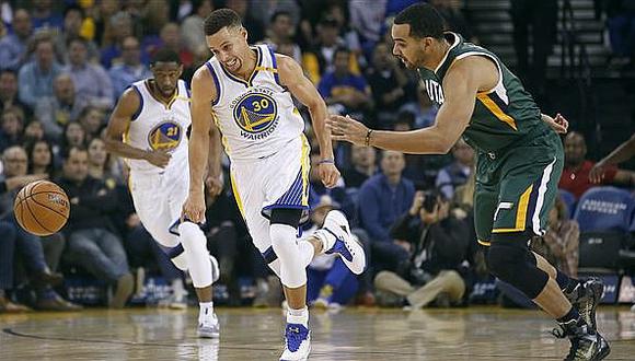 NBA: Warriors de Curry vence 104-74 a los Jazz en duelo de líderes