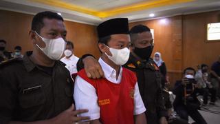 Indonesia: condenan a muerte a profesor por abusar de 13 estudiantes y embarazar a 8 de ellas